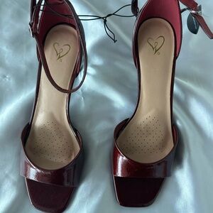 New Windsor Sandals  in shinning Deep maroon color . Size 10